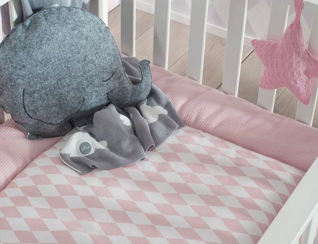 niemowlęce łóżeczko
